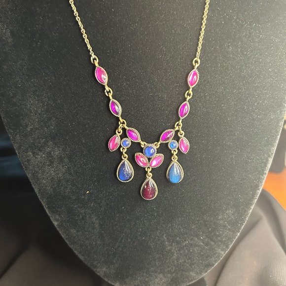 AVON SAQ VTG Brass tone metal necklace with multi colored pendants. - Picture 3 of 6